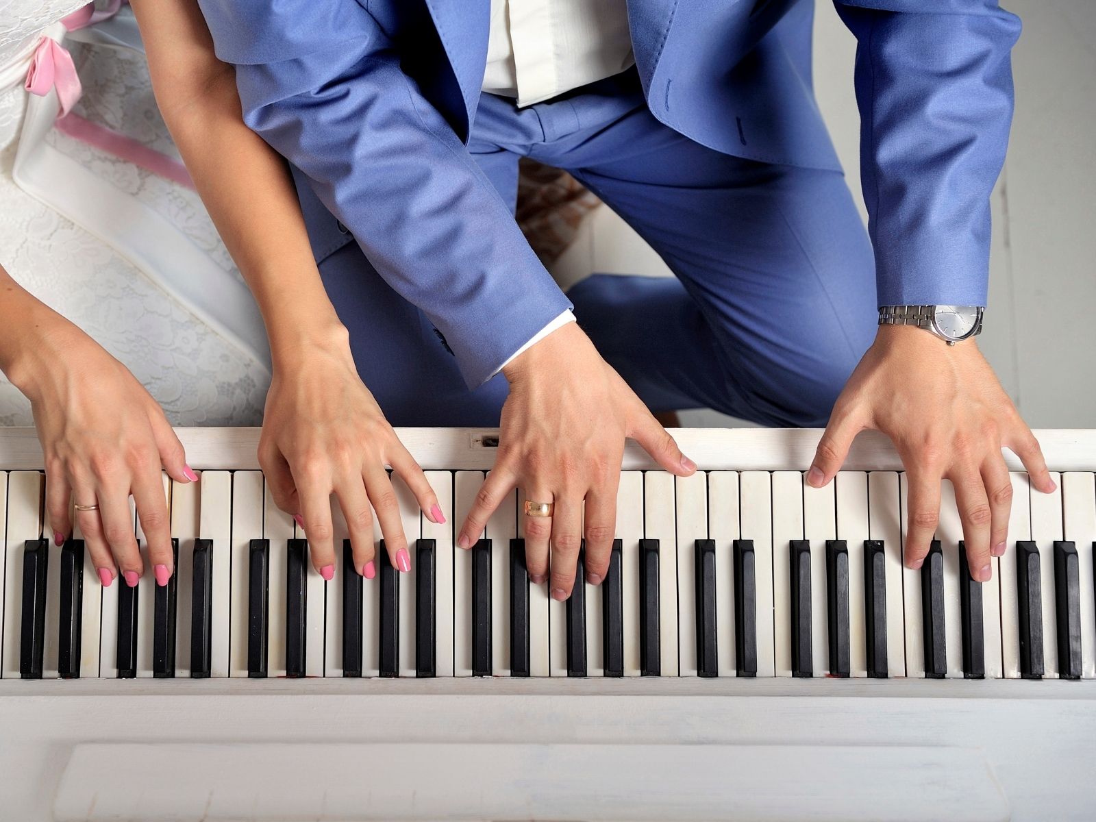 Colaboração — mãos ao piano