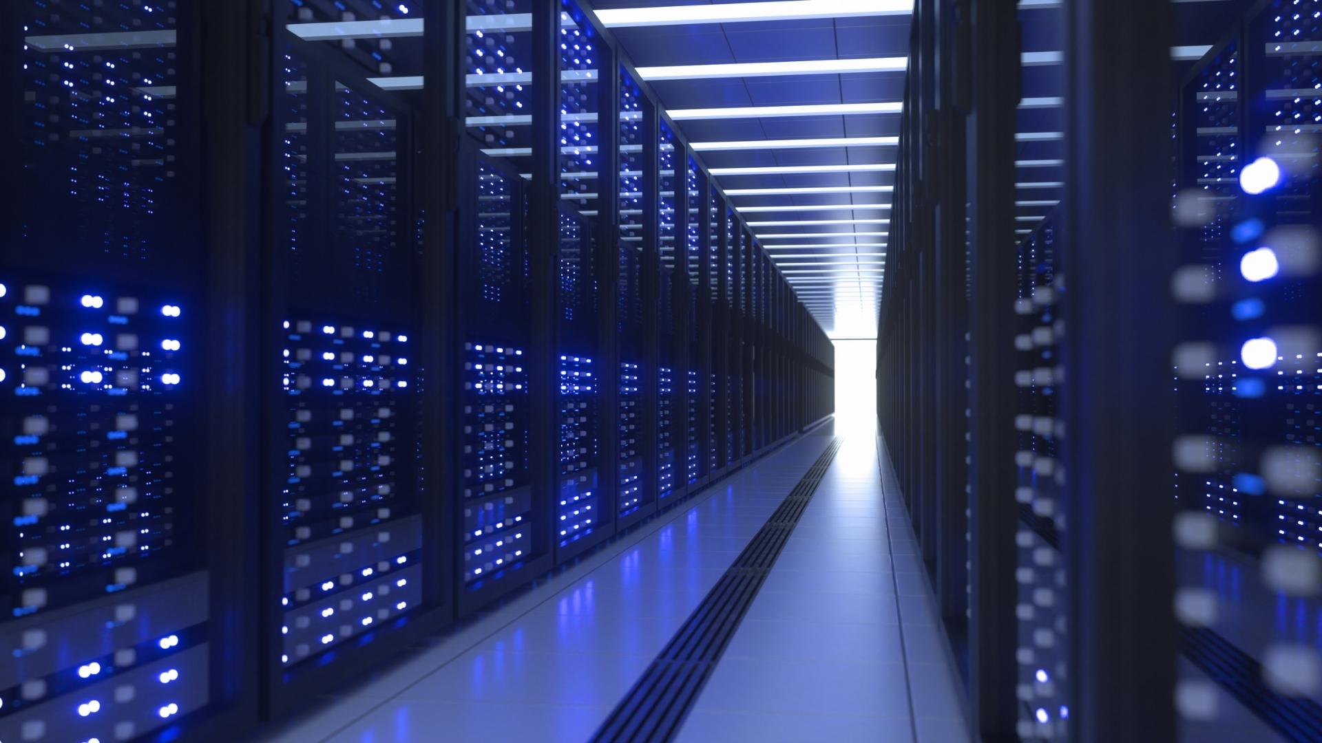 Corredor de data center com servidores